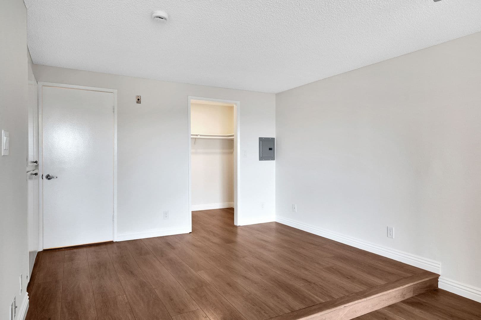Los Angeles Apartment: 1255 N Orange Dr