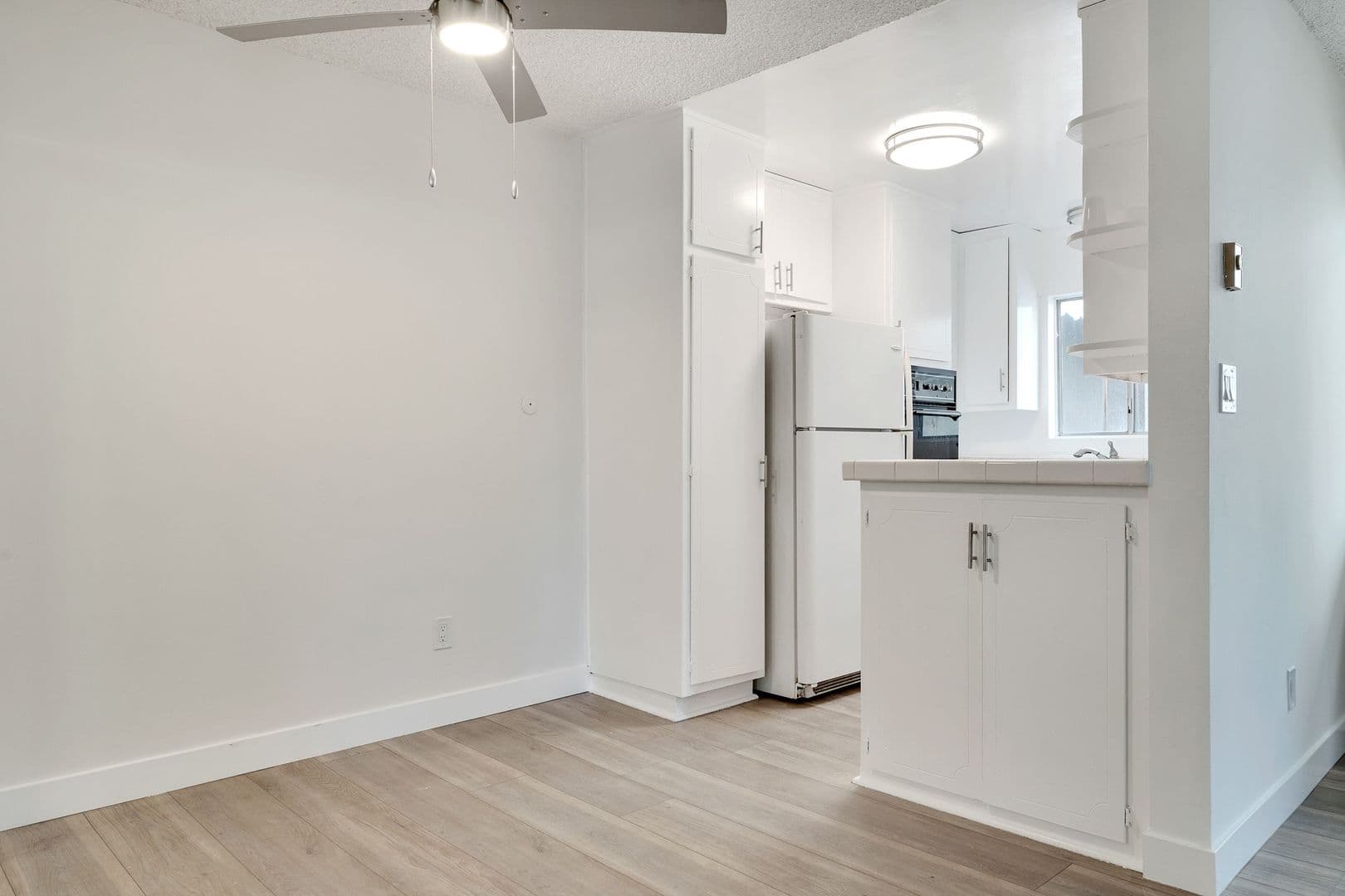 Los Angeles Apartment: 1477 S Canfield Ave