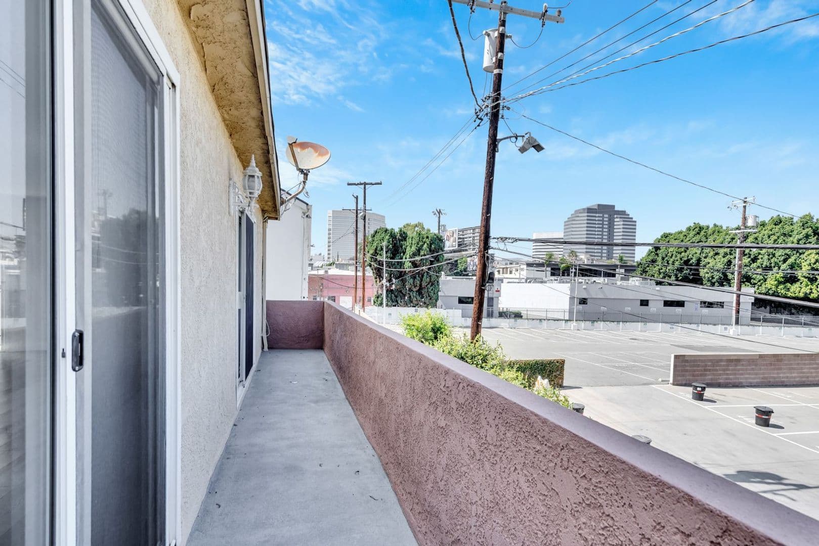 Los Angeles Apartment: 1436 S Centinela Ave