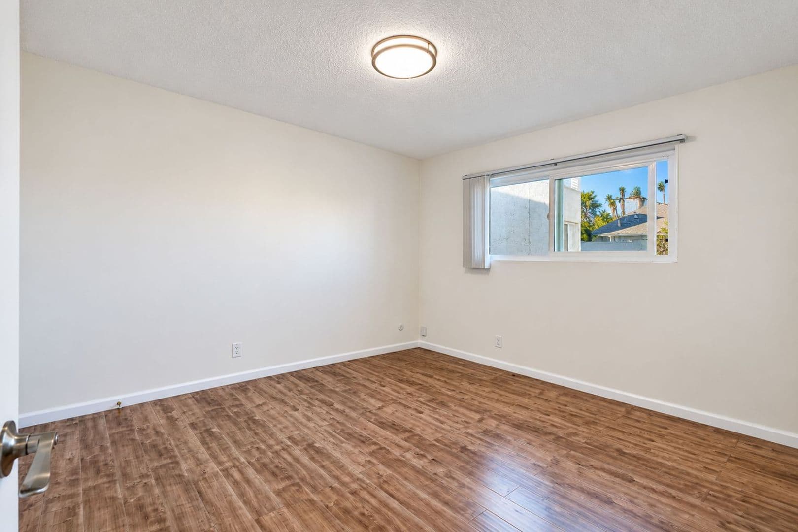 Los Angeles Apartment: 8588 Horner St