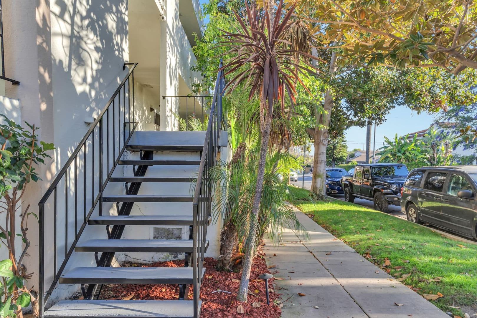 Los Angeles Apartment: 8588 Horner St