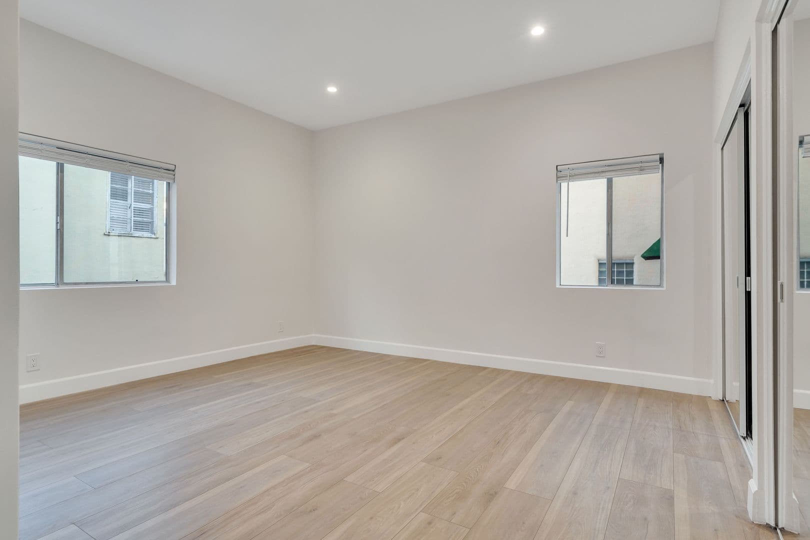 Beverly Hills Apartment: 134 S Elm Dr