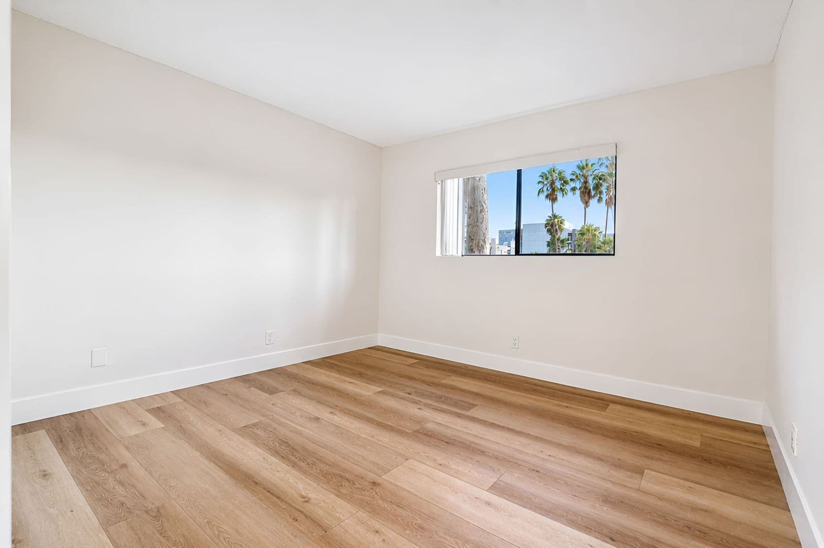 Los Angeles Apartment: 1255 N Orange Dr
