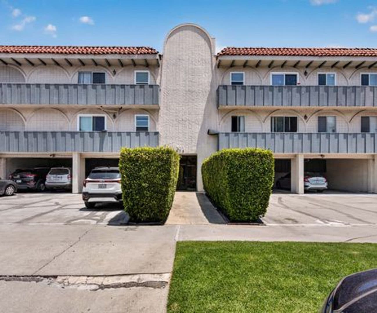 Los Angeles Apartment: 1476 S Shenandoah St