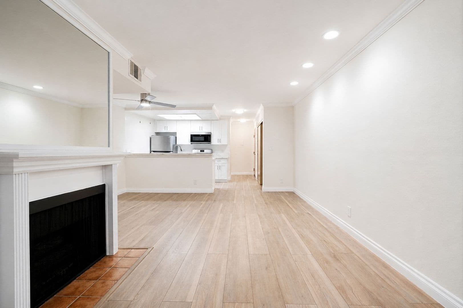 Los Angeles Apartment: 1520 N Vista St