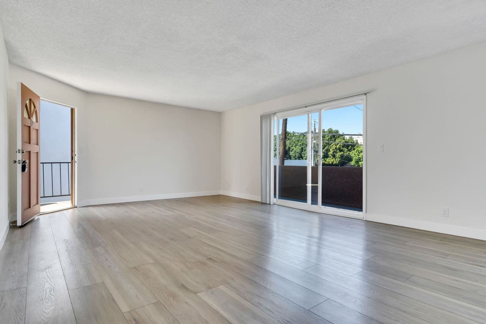 Los Angeles Apartment: 1436 S Centinela Ave