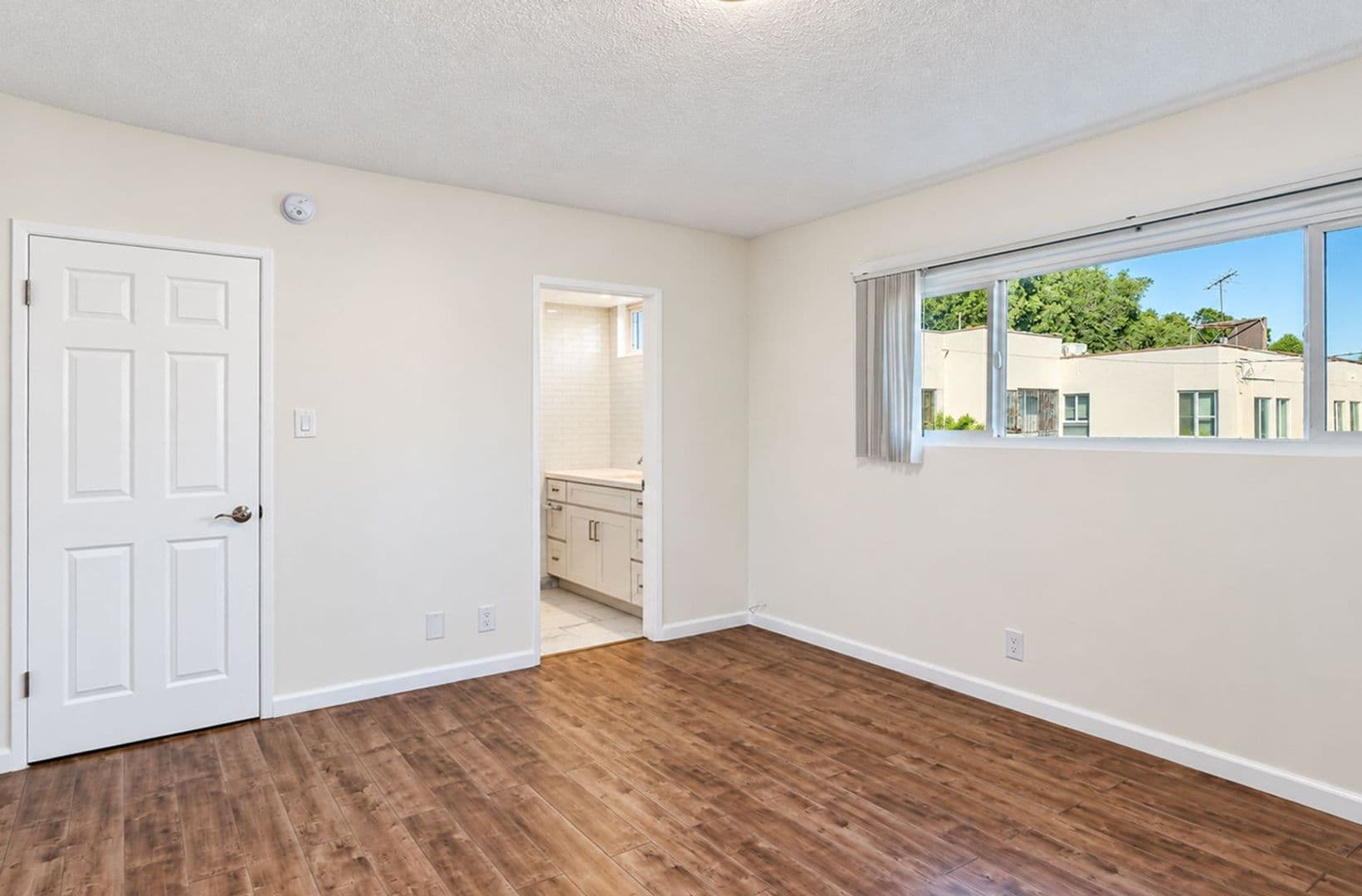 Los Angeles Apartment: 8588 Horner St