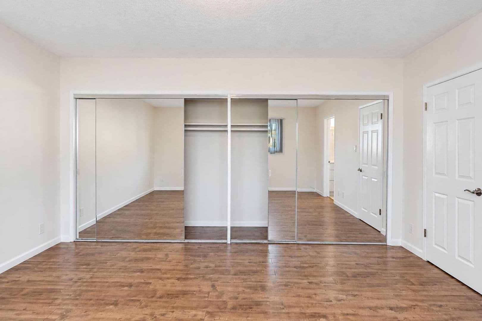Los Angeles Apartment: 8588 Horner St
