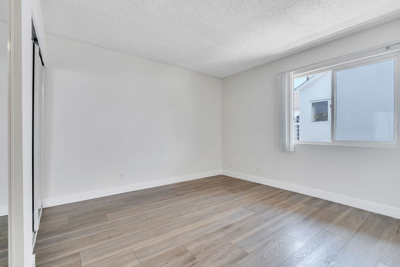 Los Angeles Apartment: 1436 S Centinela Ave