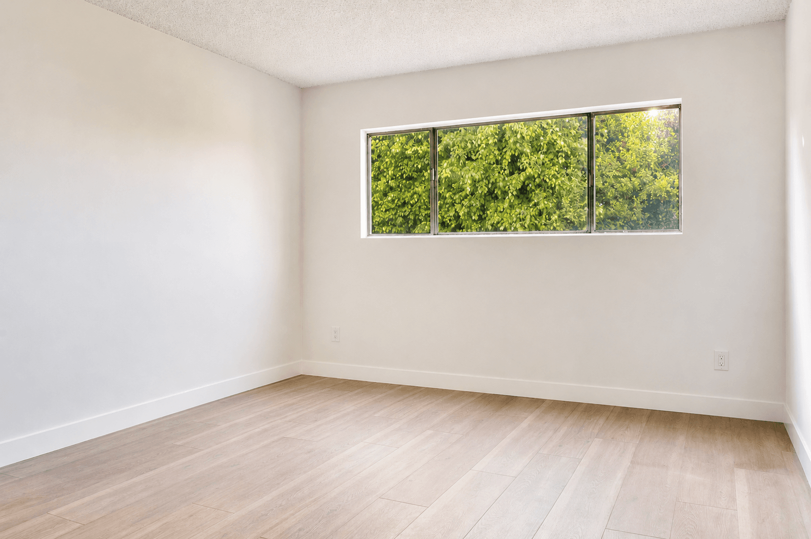 Los Angeles Apartment: 1477 S Canfield Ave