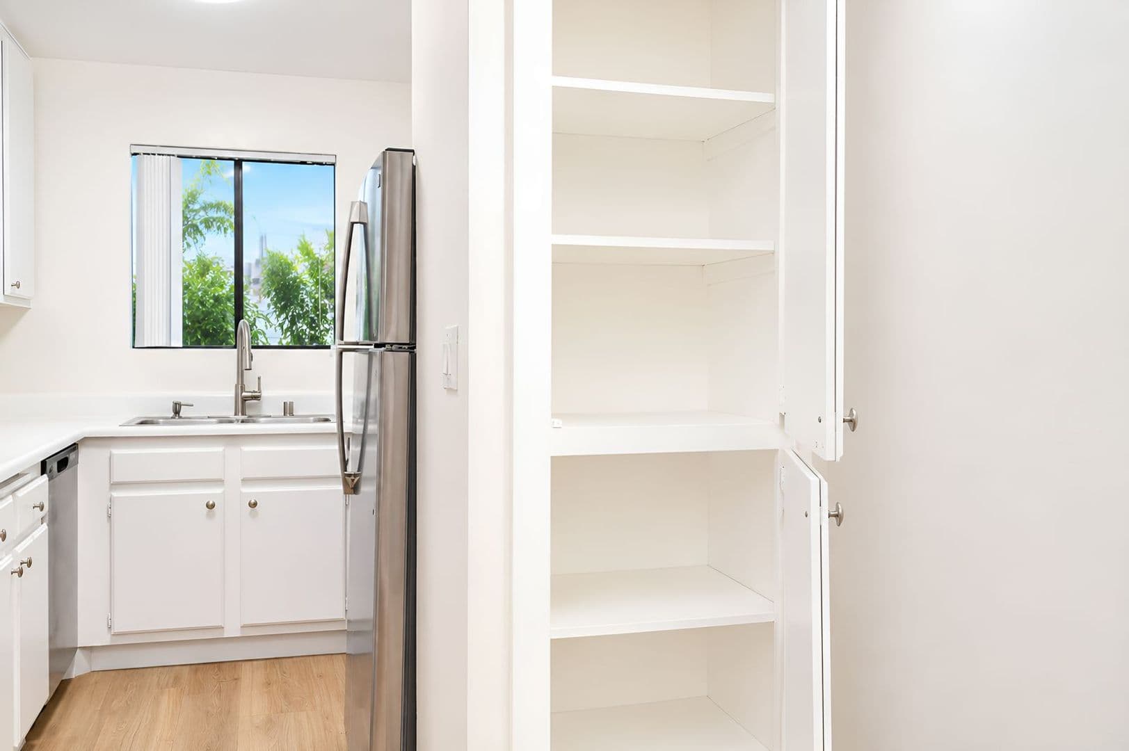 Los Angeles Apartment: 1255 N Orange Dr