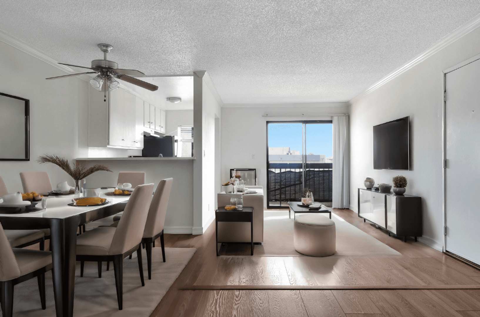 Los Angeles Apartment: 1255 N Orange Dr
