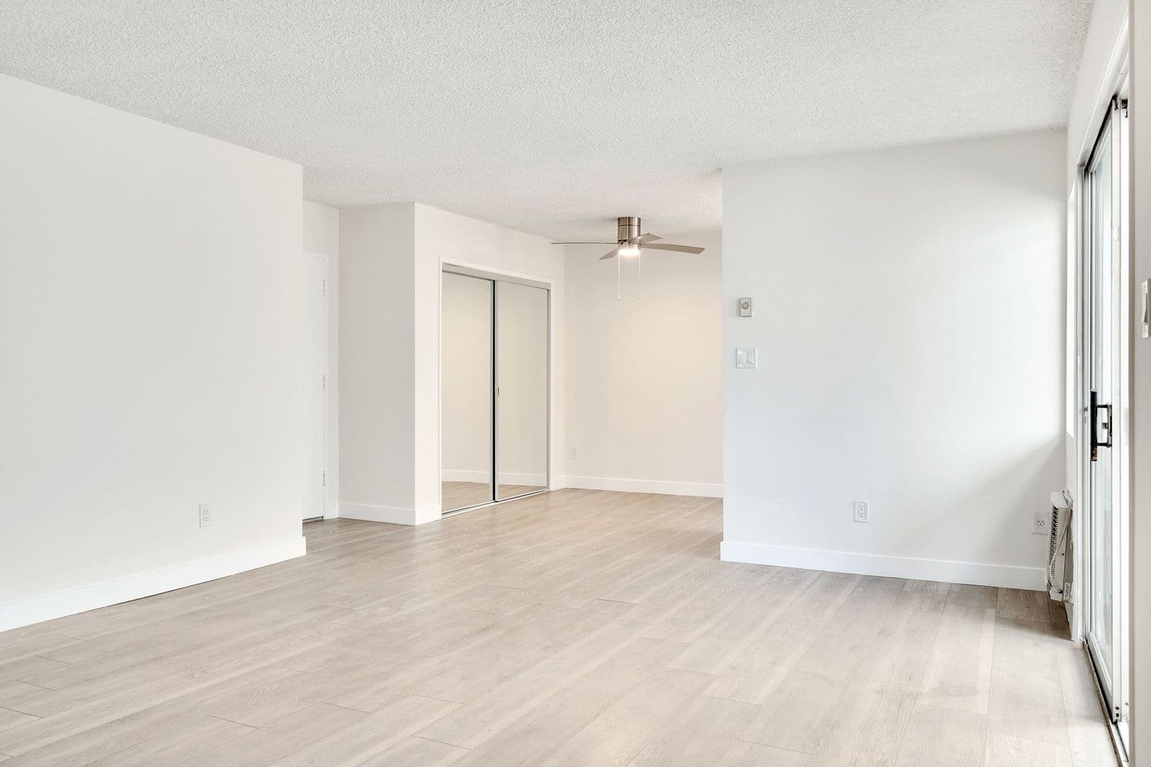 Los Angeles Apartment: 1477 S Canfield Ave