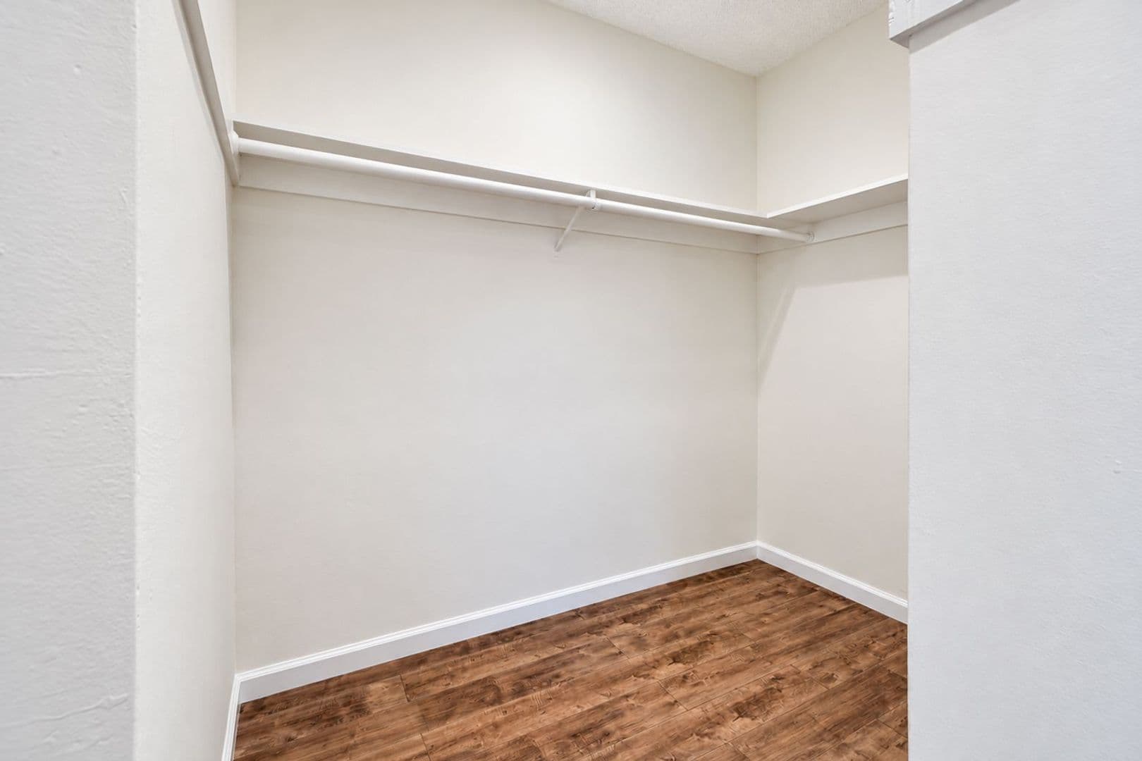 Los Angeles Apartment: 8588 Horner St