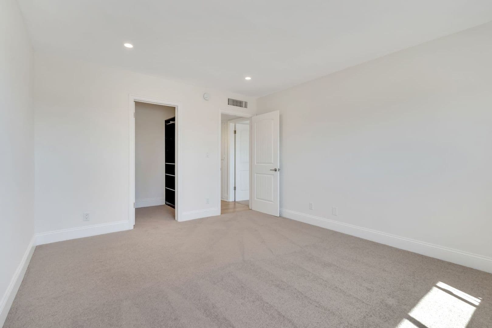 Los Angeles Apartment: 929 S Bedford St