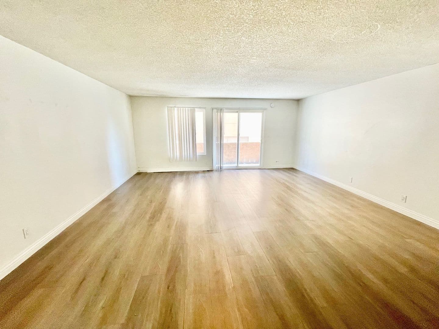 Los Angeles Apartment: 1436 S Centinela Ave