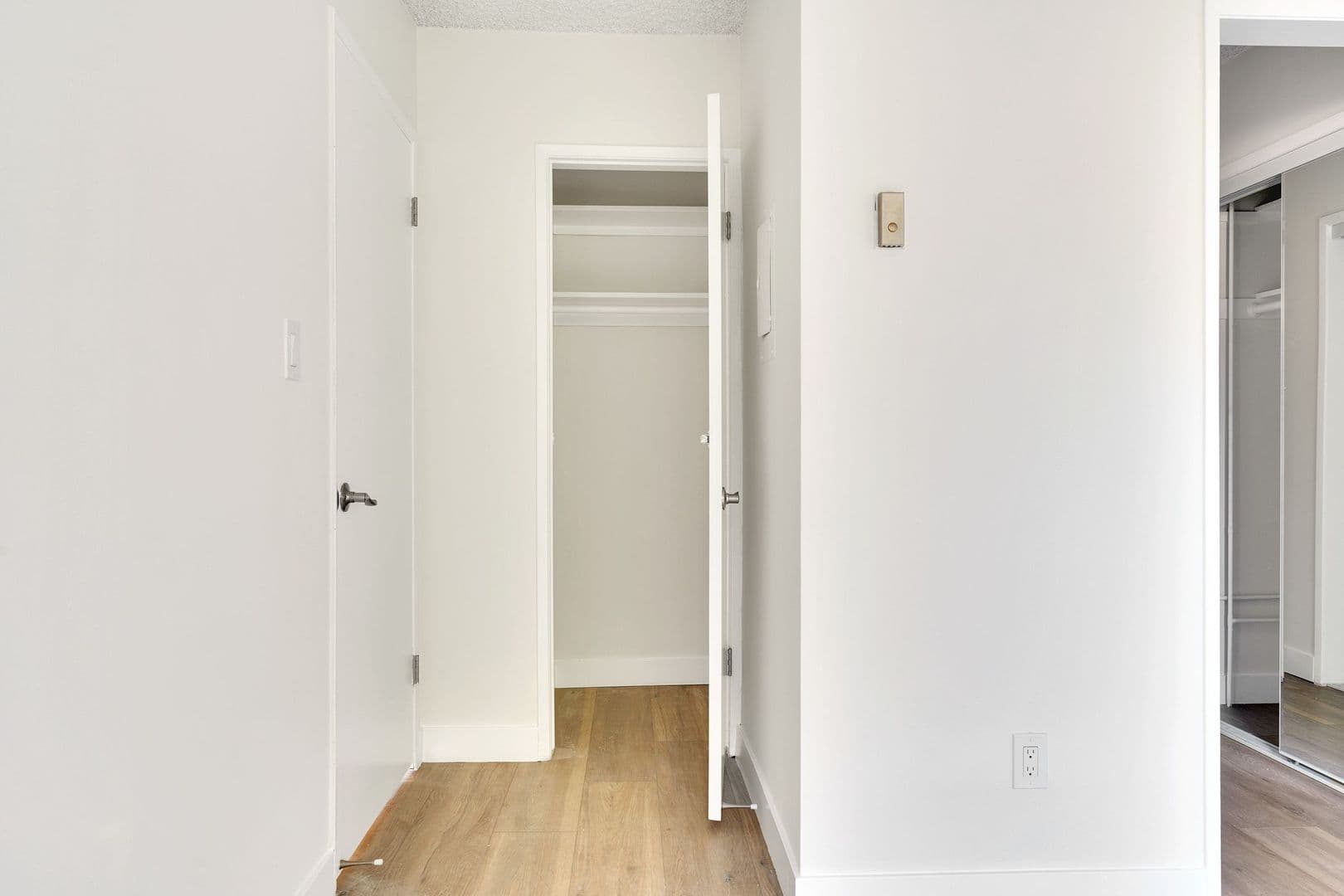 Los Angeles Apartment: 1477 S Canfield Ave