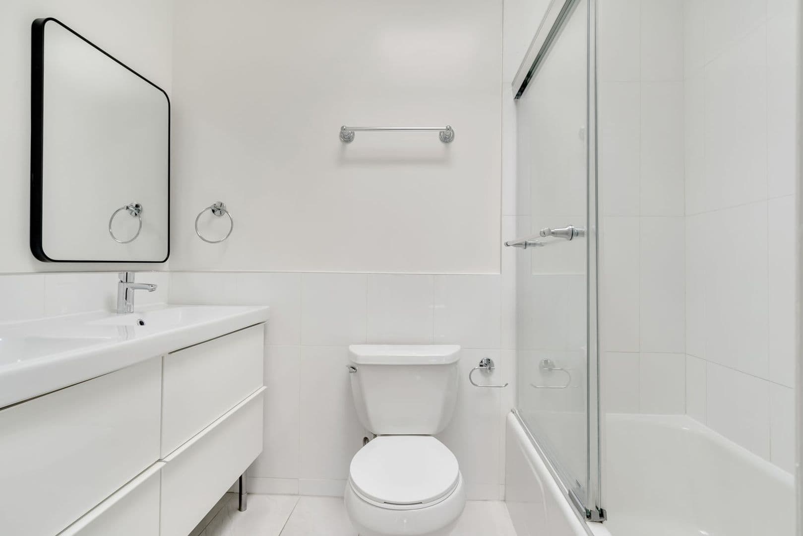 Los Angeles Apartment: 929 S Bedford St