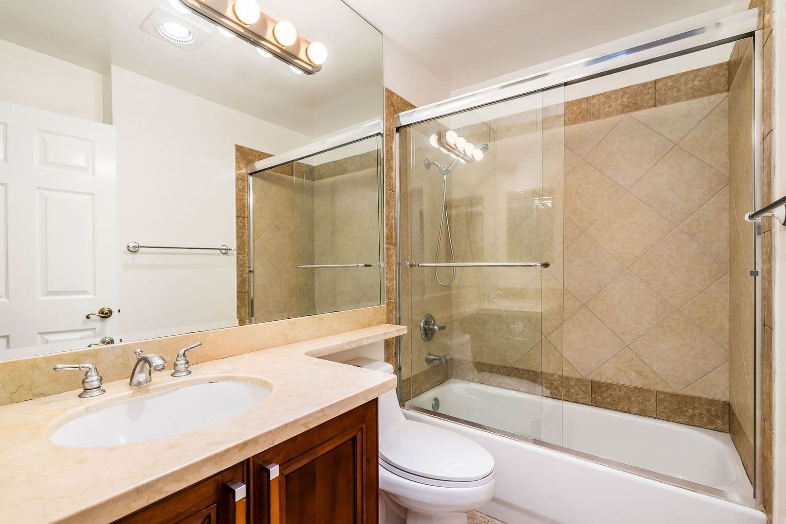Los Angeles Apartment: 1415 Rexford Dr