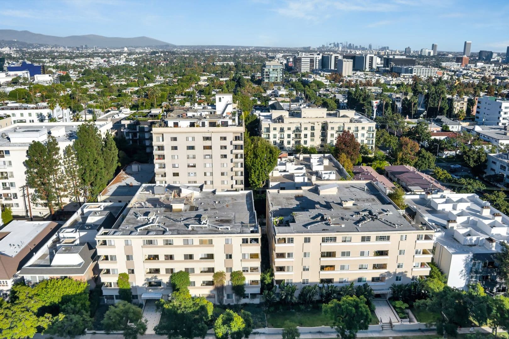 Beverly Hills Apartment: 432 N Palm Dr