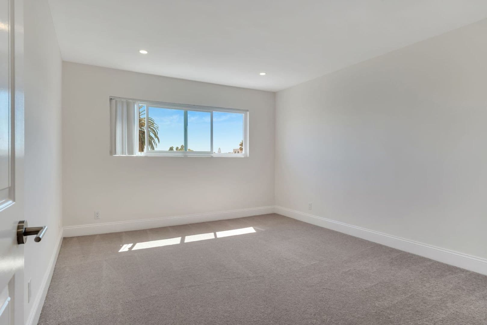 Los Angeles Apartment: 929 S Bedford St