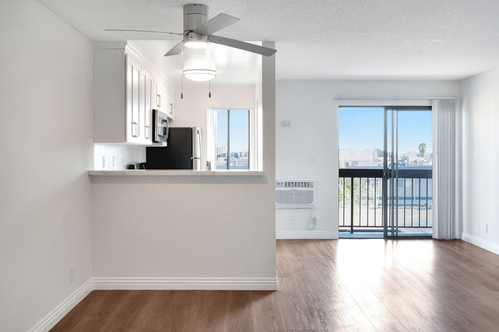 Los Angeles Apartment: 1255 N Orange Dr