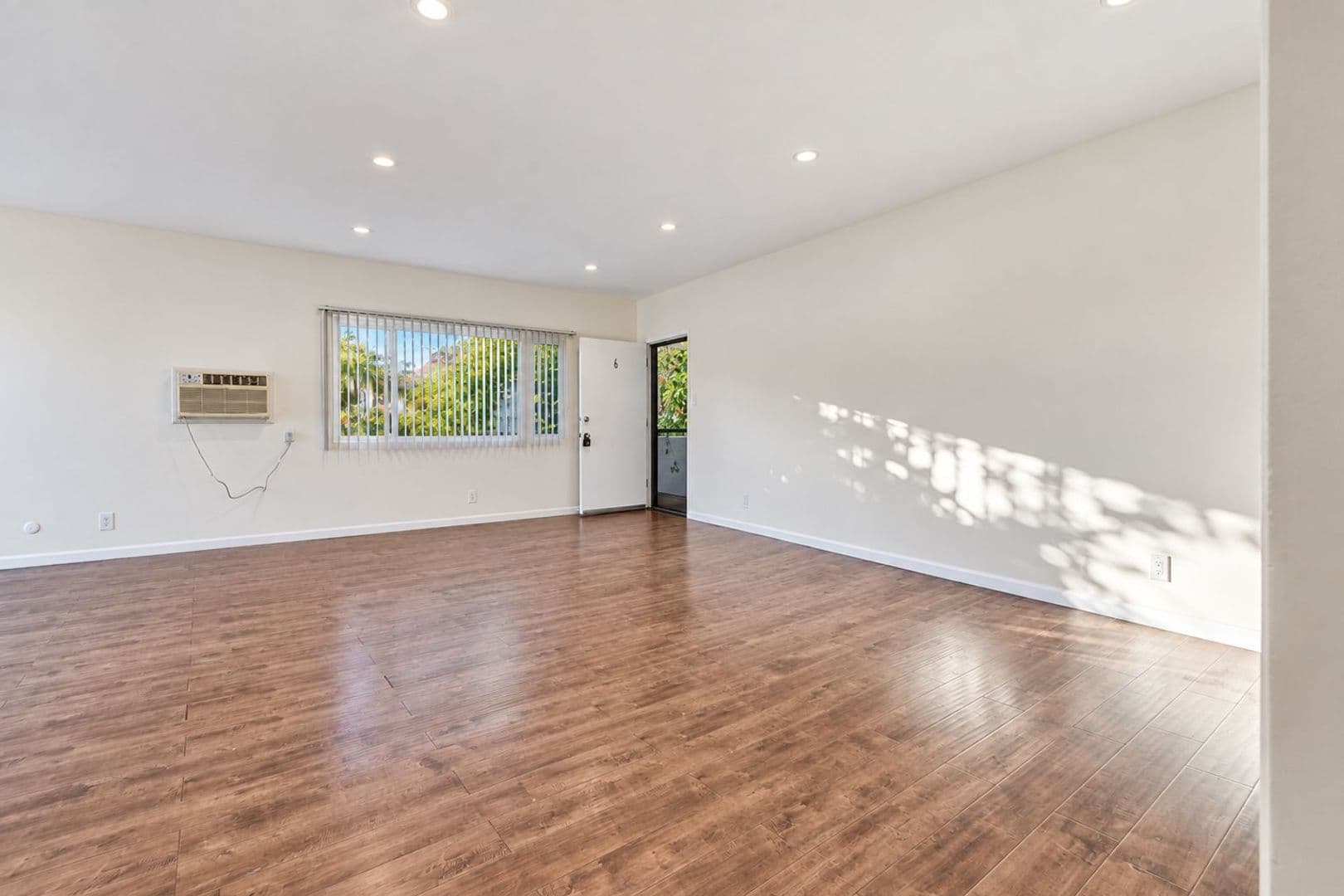 Los Angeles Apartment: 8588 Horner St
