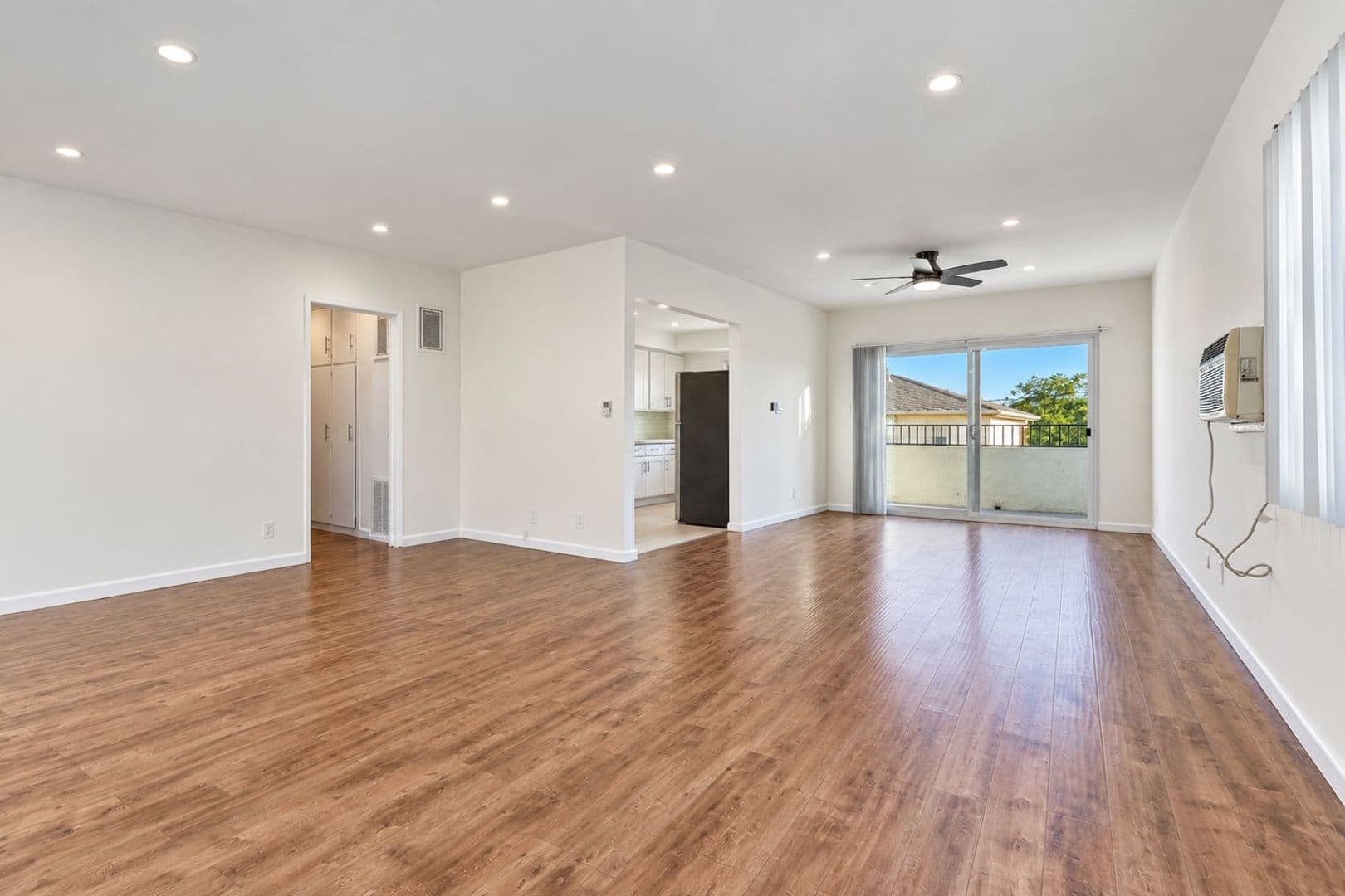 Los Angeles Apartment: 8588 Horner St
