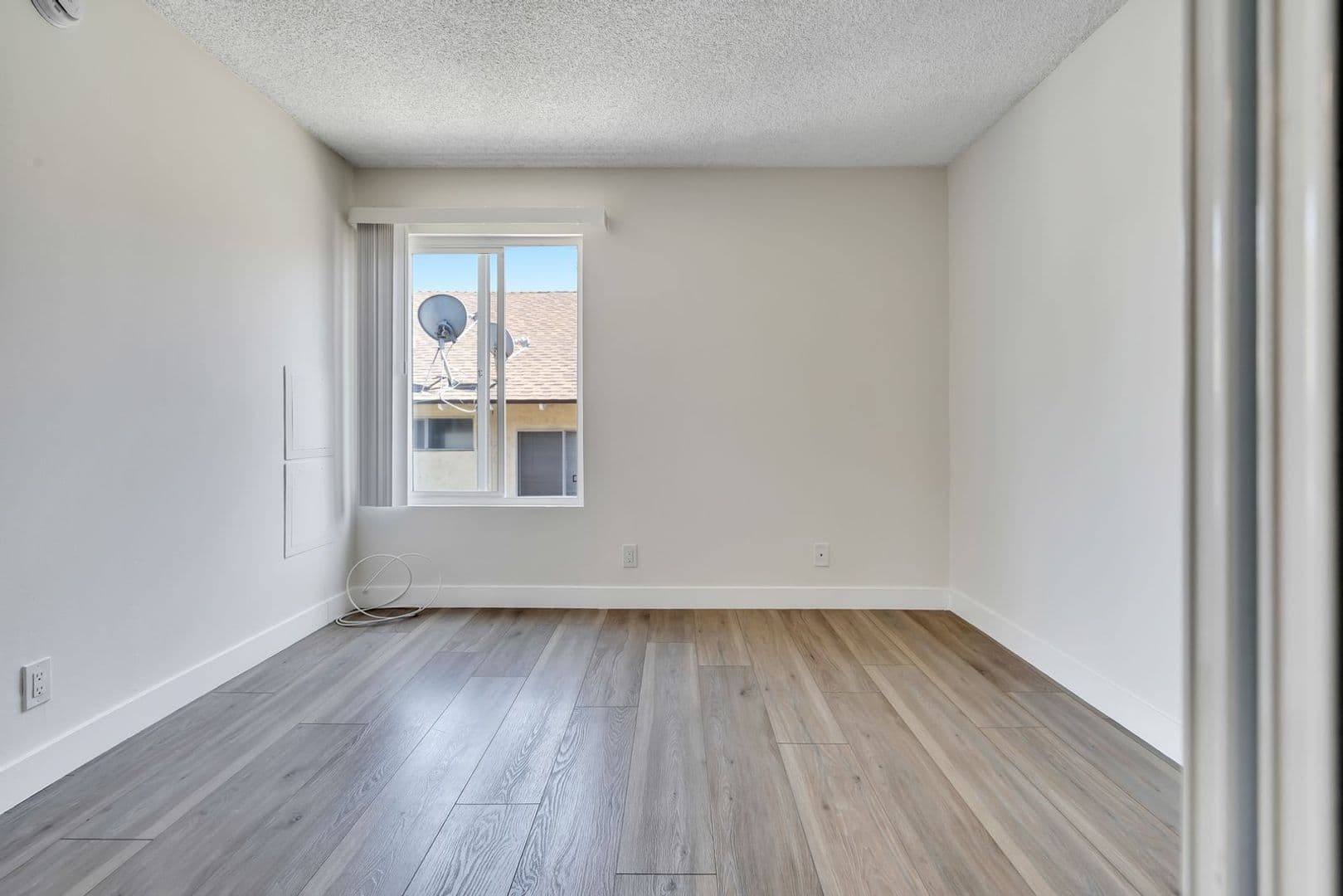 Los Angeles Apartment: 1436 S Centinela Ave