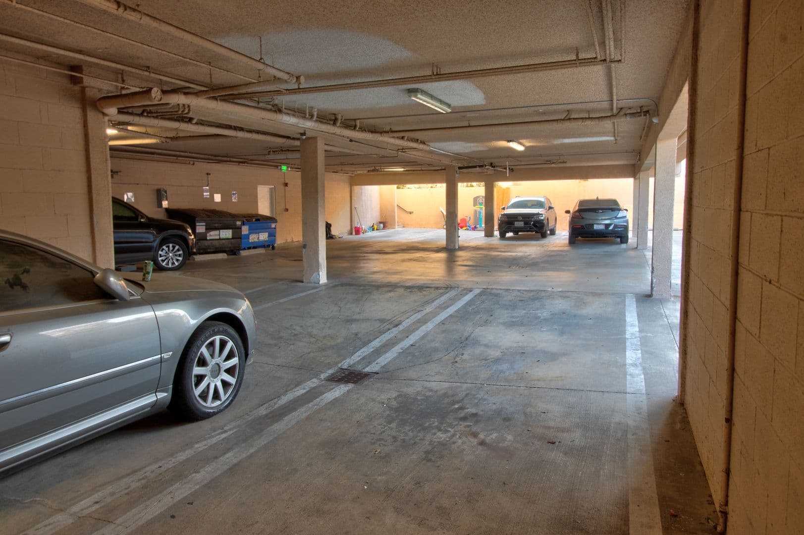 Los Angeles Apartment: 1415 Rexford Dr