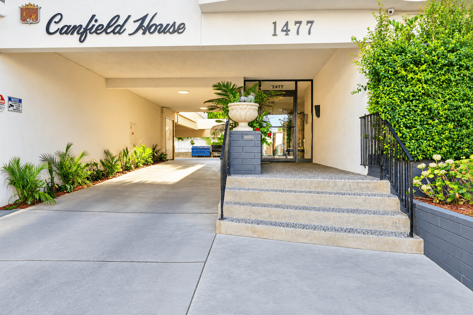 Los Angeles Apartment: 1477 S Canfield Ave