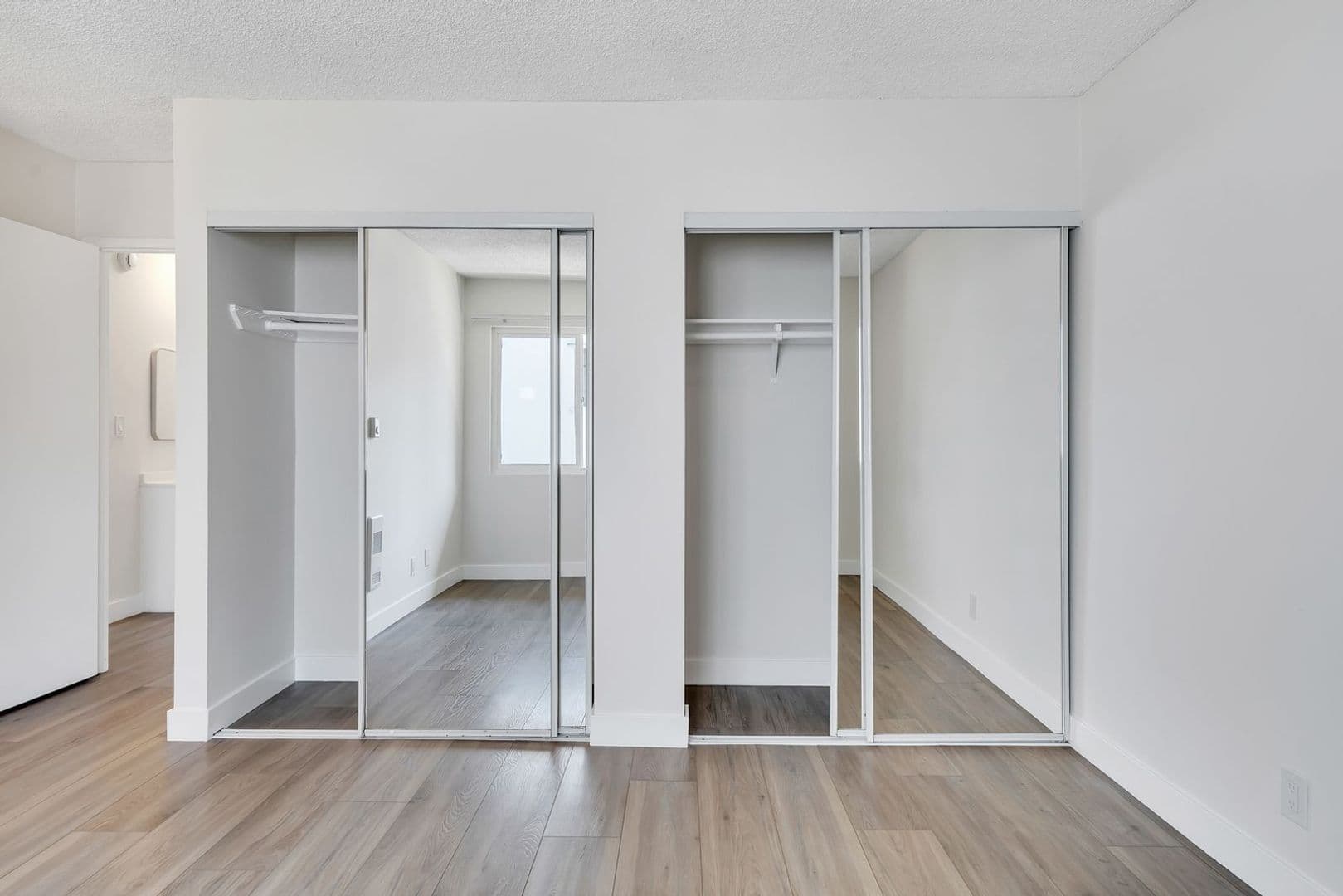 Los Angeles Apartment: 1436 S Centinela Ave