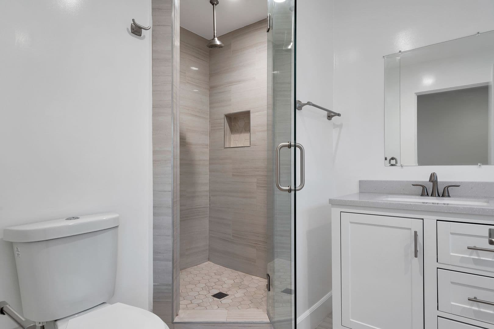 Beverly Hills Apartment: 134 S Elm Dr