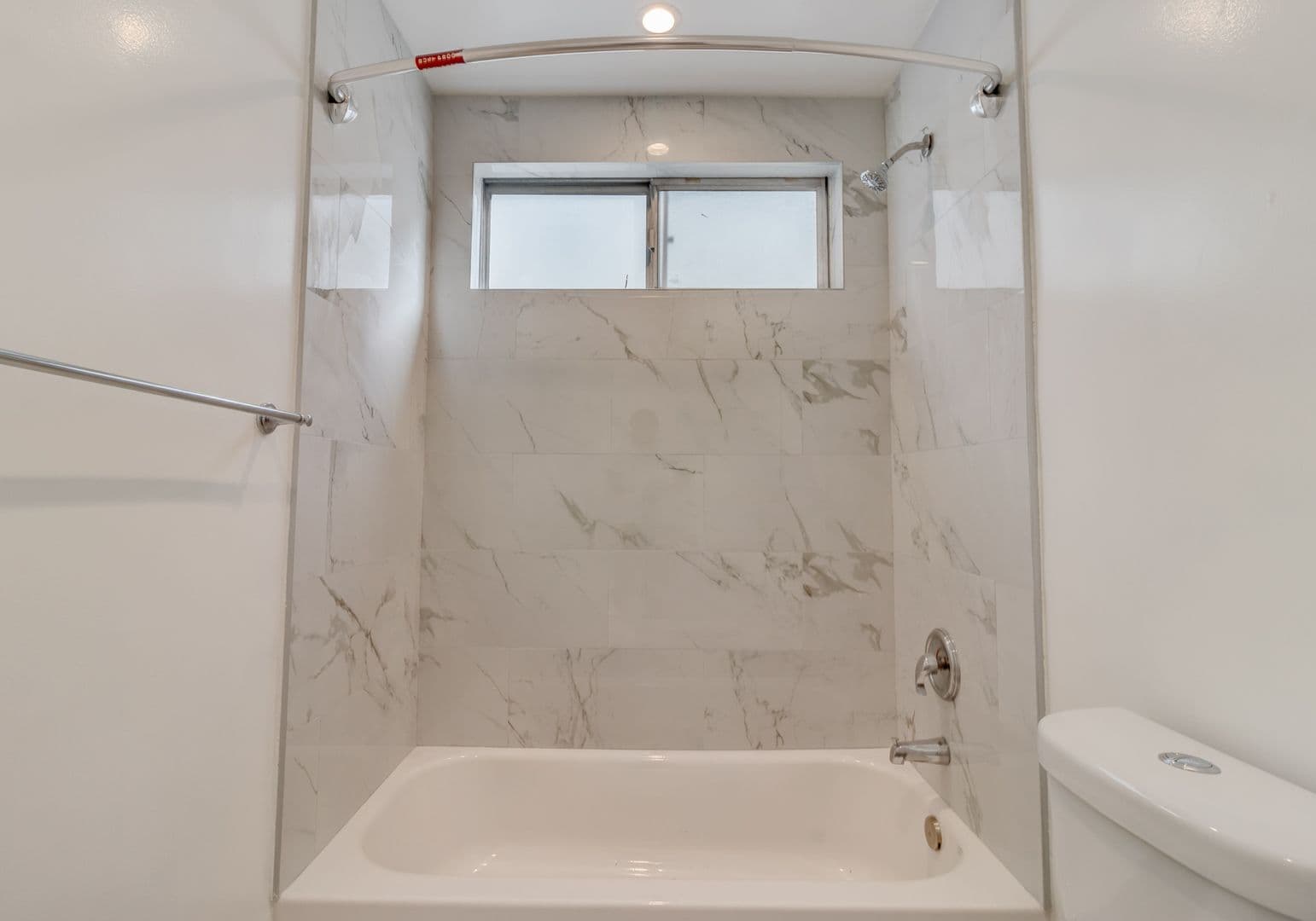 Los Angeles Apartment: 1469 S Canfield Ave