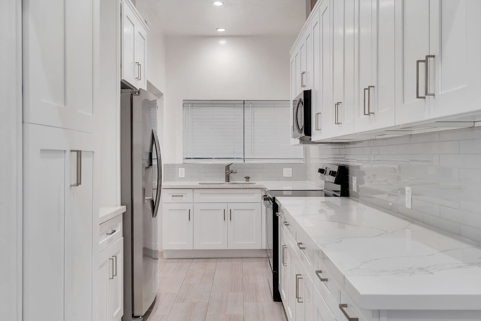 Beverly Hills Apartment: 134 S Elm Dr