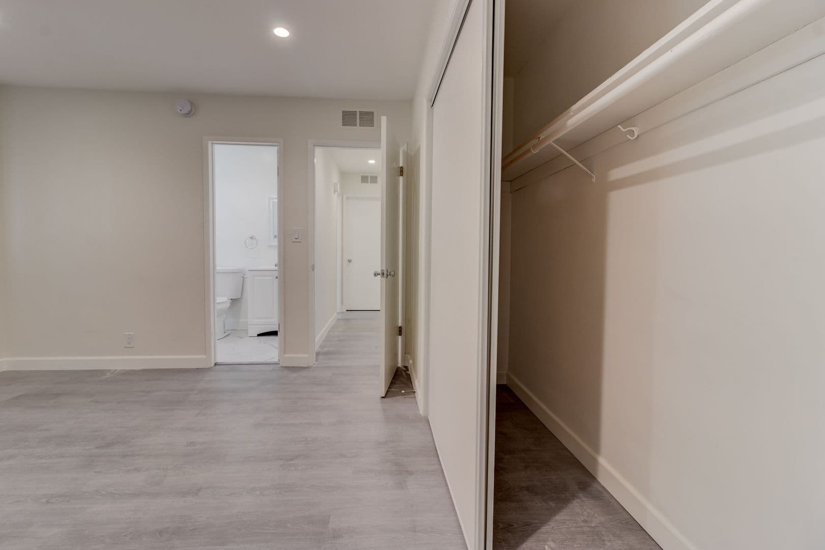 Los Angeles Apartment: 1469 S Canfield Ave