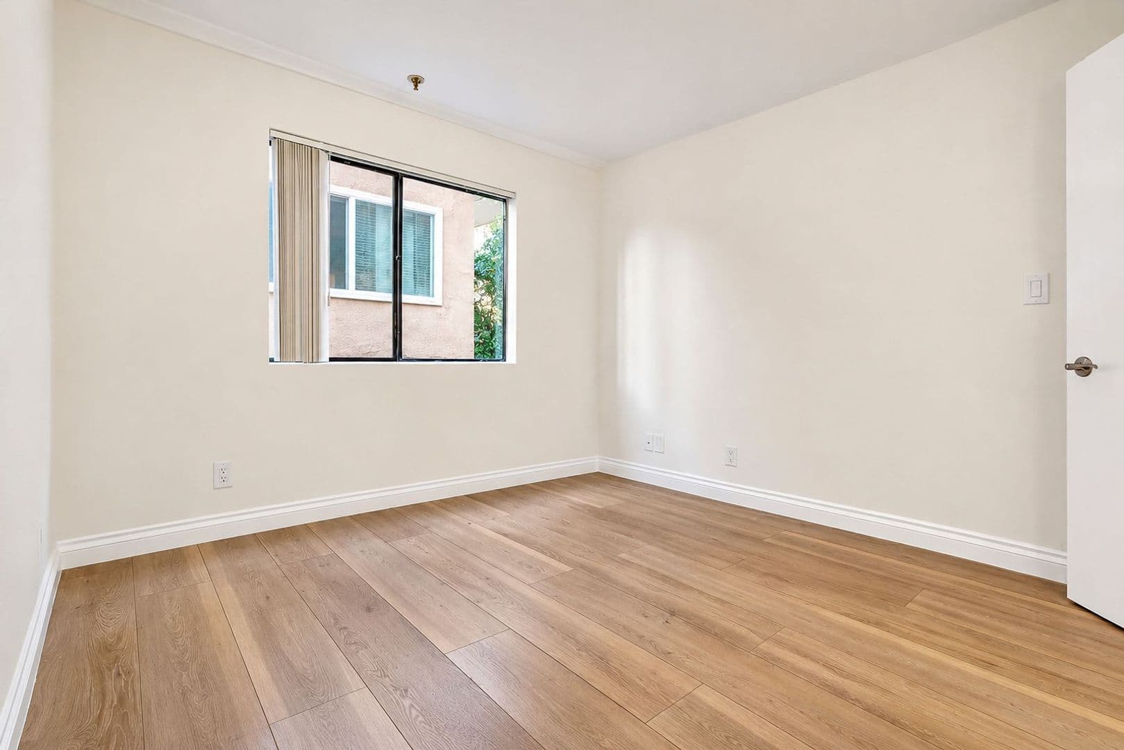 Los Angeles Apartment: 1520 N Vista St