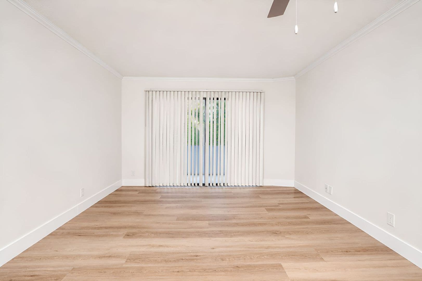 Los Angeles Apartment: 1255 N Orange Dr