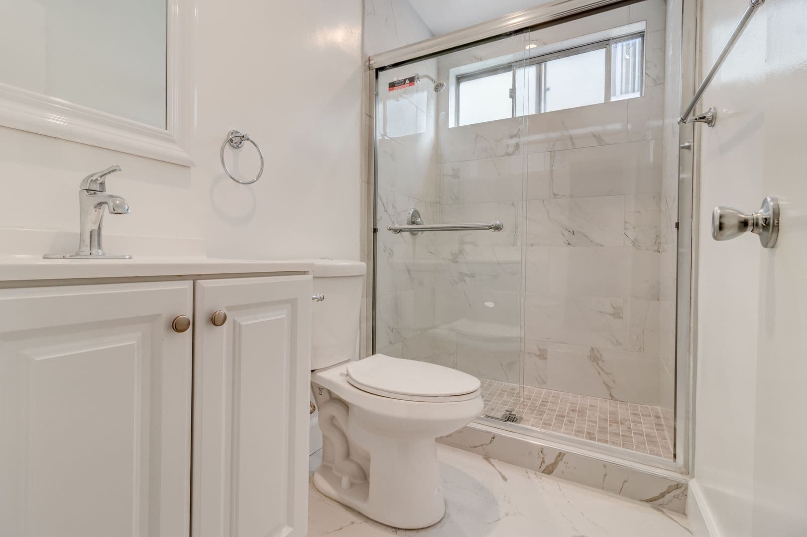 Los Angeles Apartment: 1469 S Canfield Ave