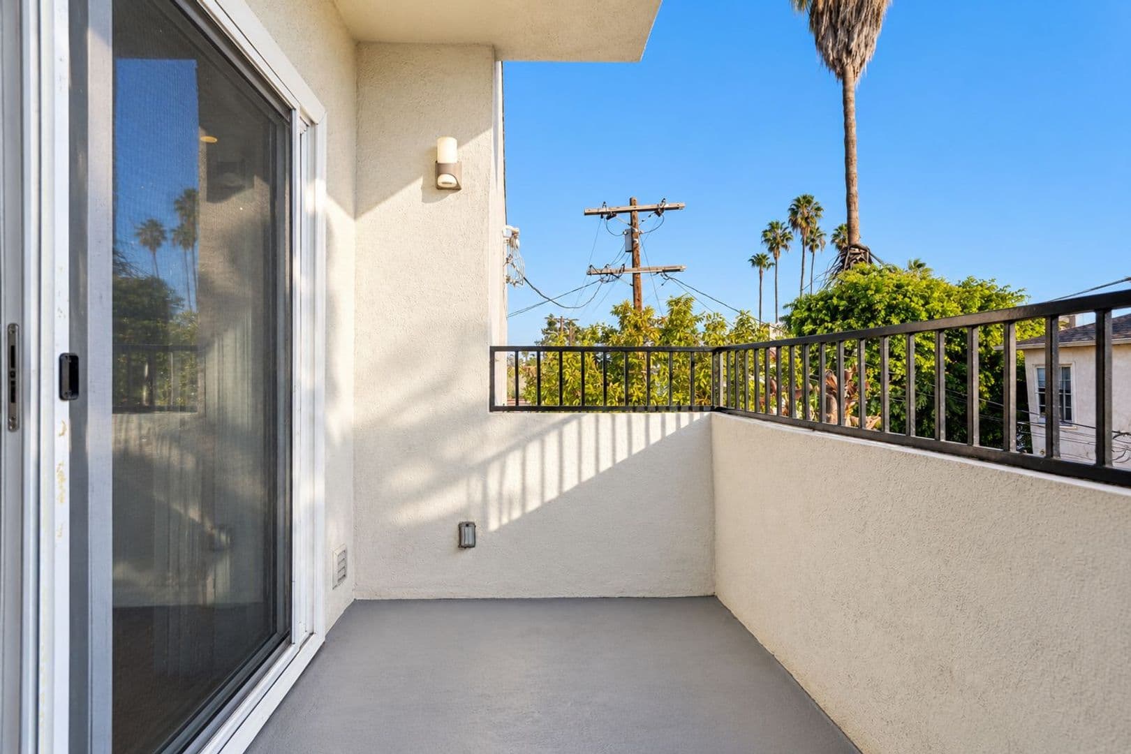 Los Angeles Apartment: 8588 Horner St
