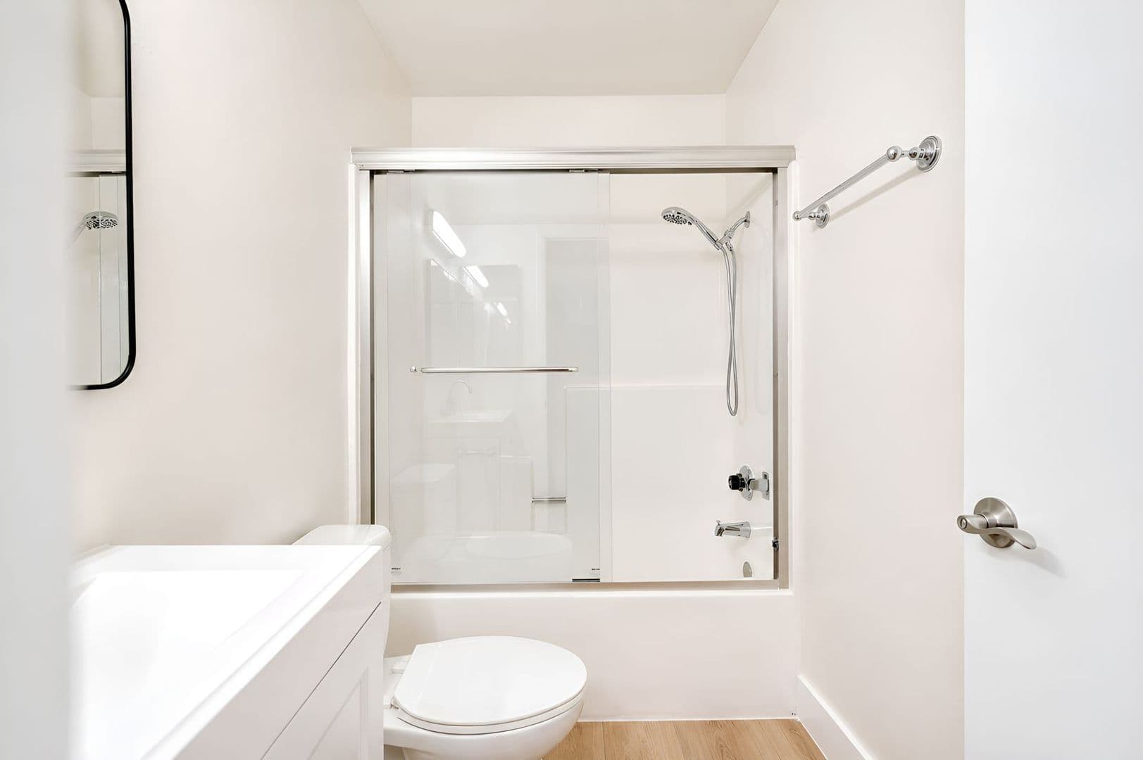 Los Angeles Apartment: 1255 N Orange Dr