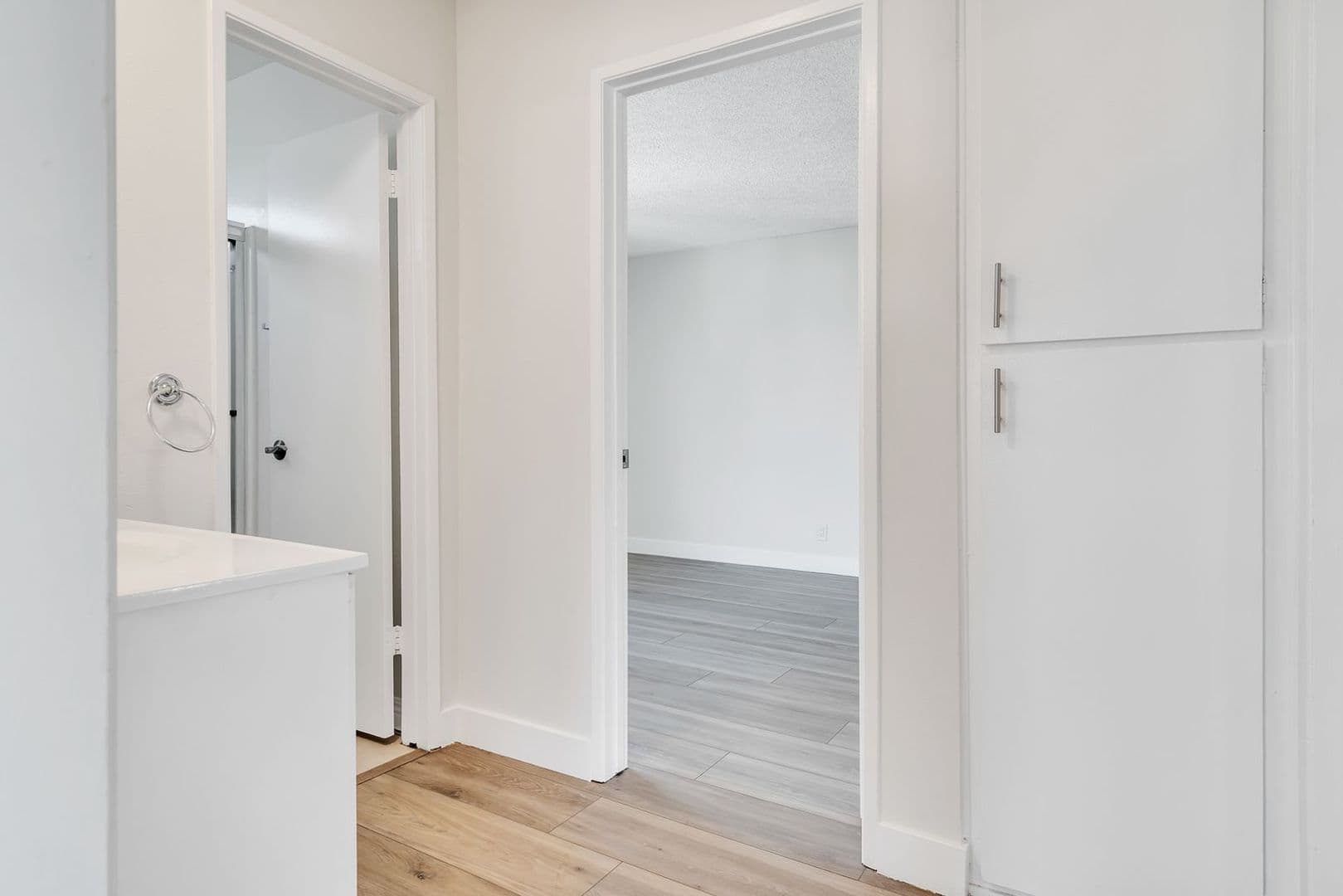 Los Angeles Apartment: 1436 S Centinela Ave