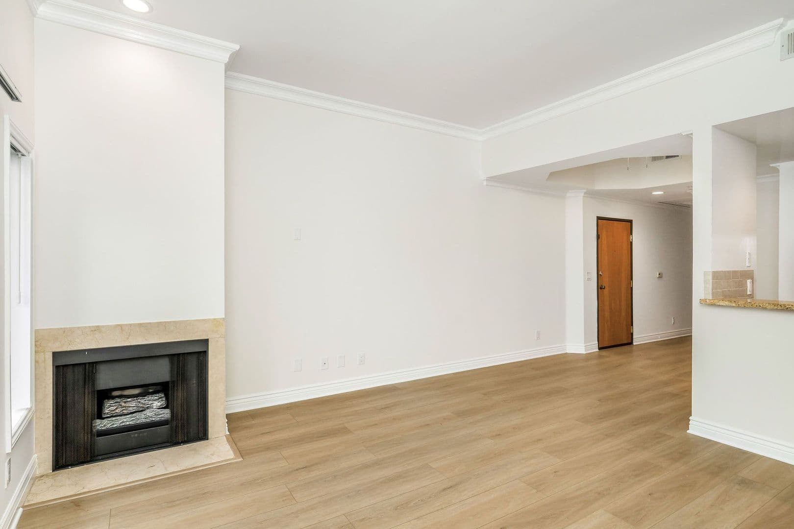 Los Angeles Apartment: 1415 Rexford Dr