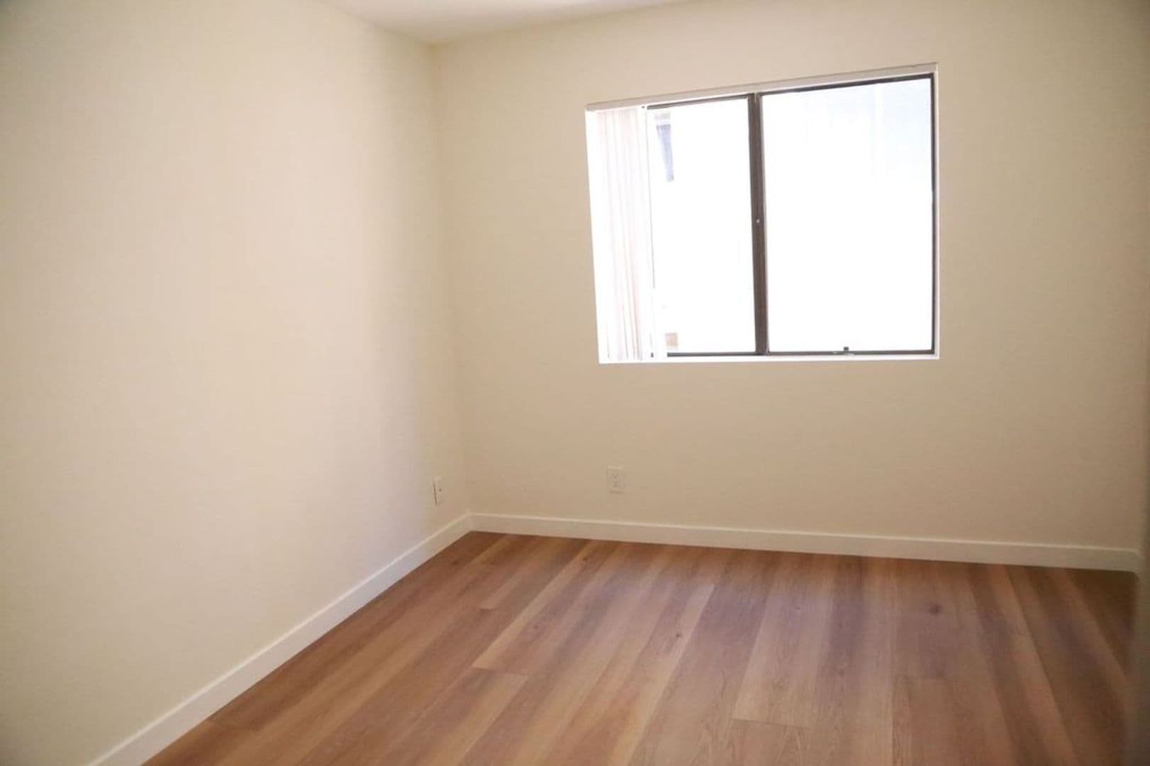 Los Angeles Apartment: 1520 N Vista St