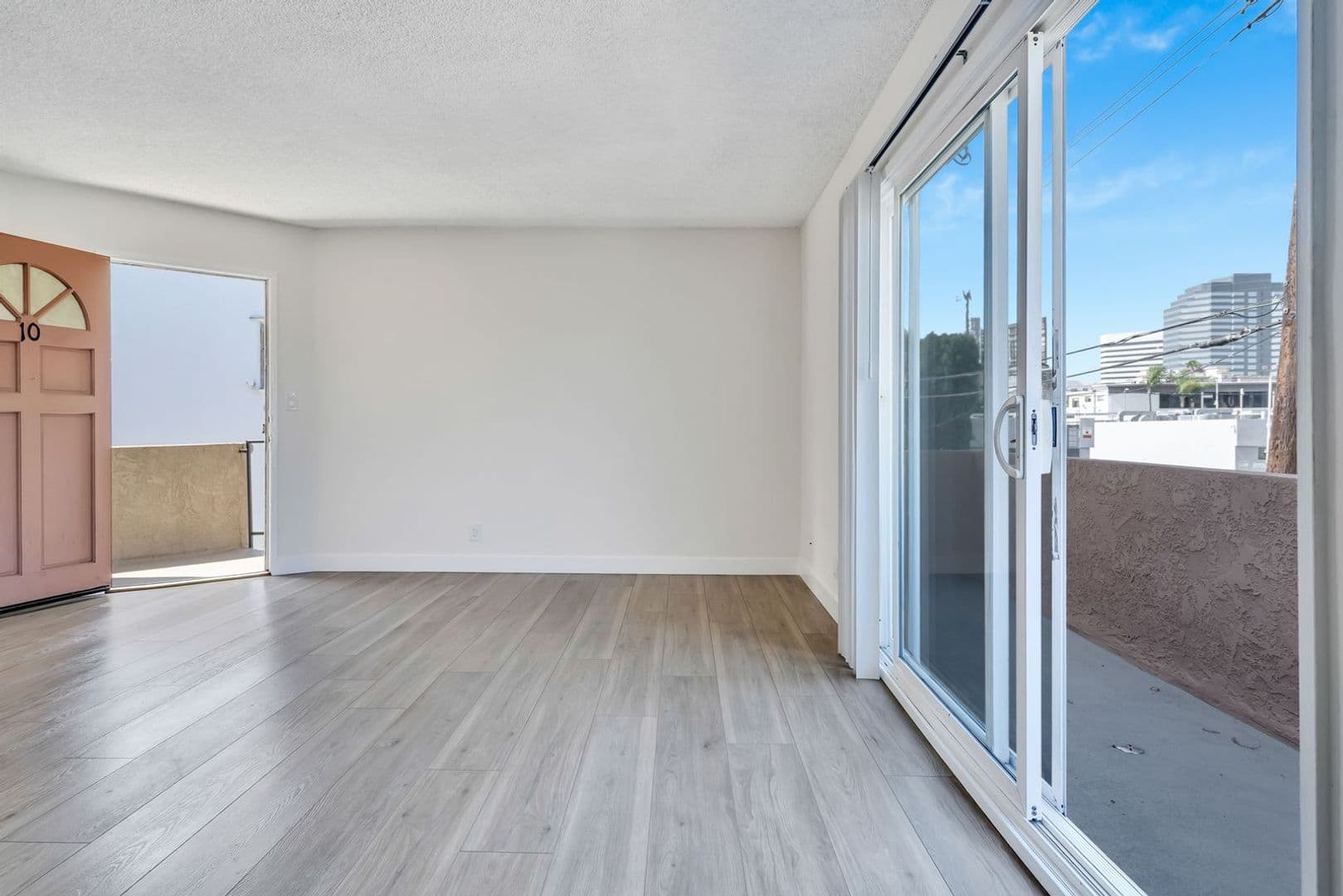Los Angeles Apartment: 1436 S Centinela Ave