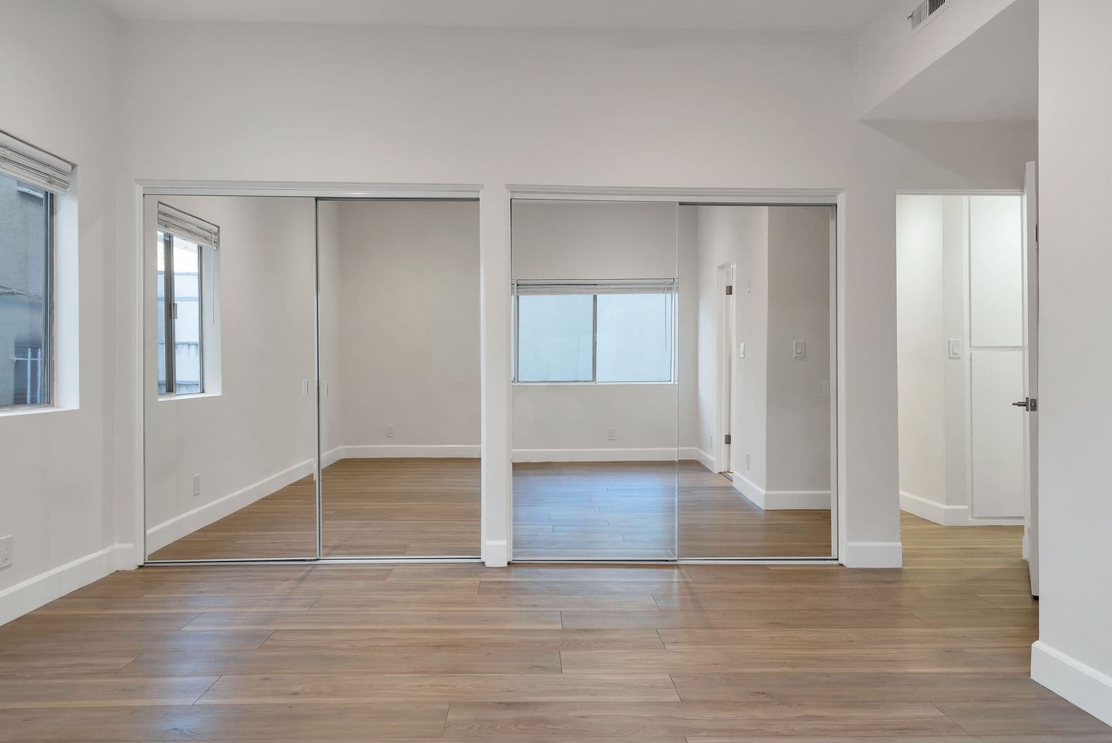 Beverly Hills Apartment: 134 S Elm Dr