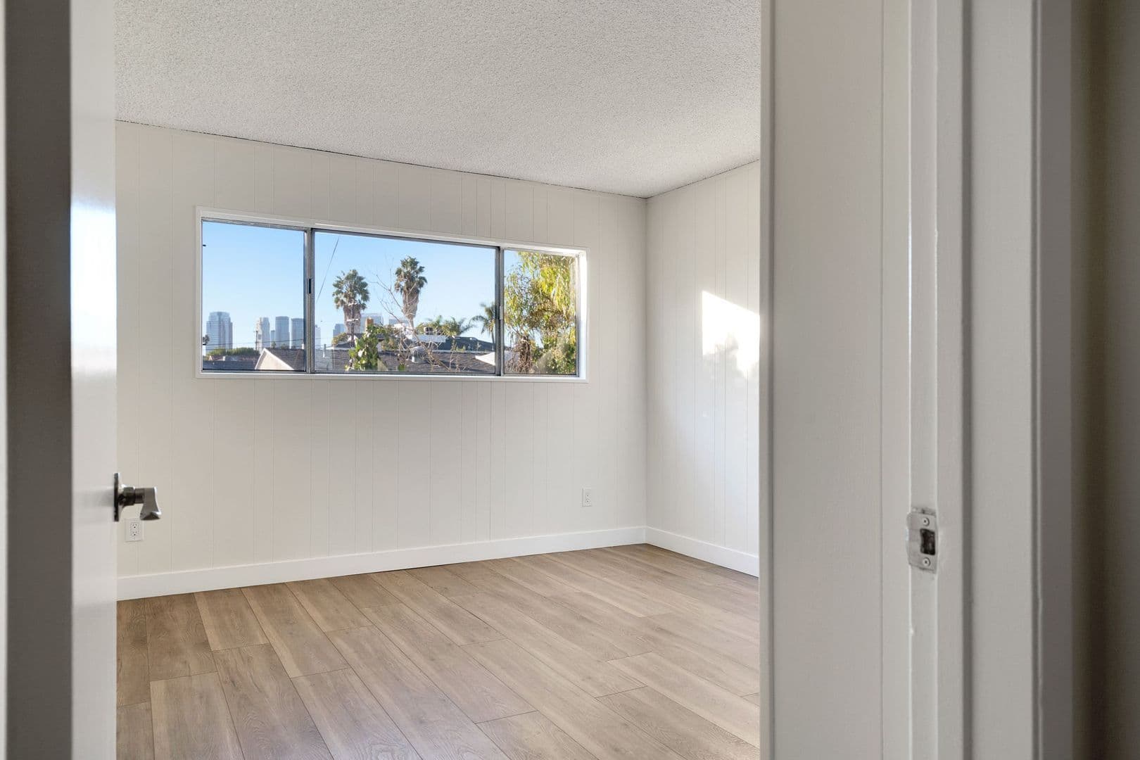 Los Angeles Apartment: 1477 S Canfield Ave
