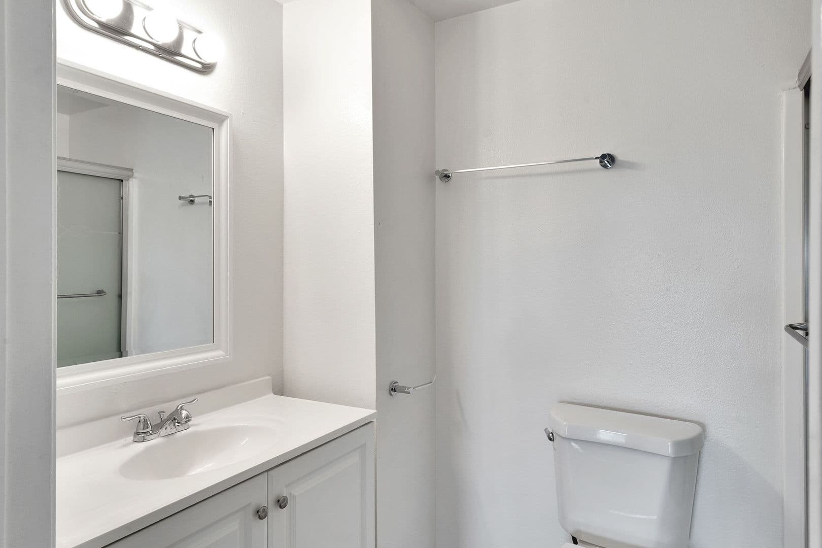 Los Angeles Apartment: 1255 N Orange Dr