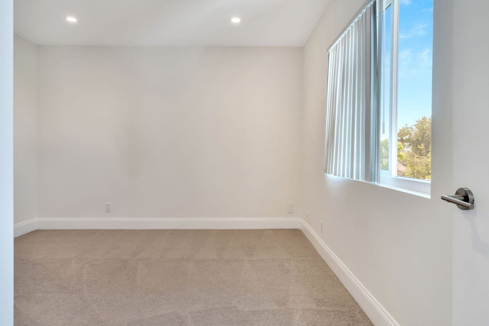 Los Angeles Apartment: 929 S Bedford St