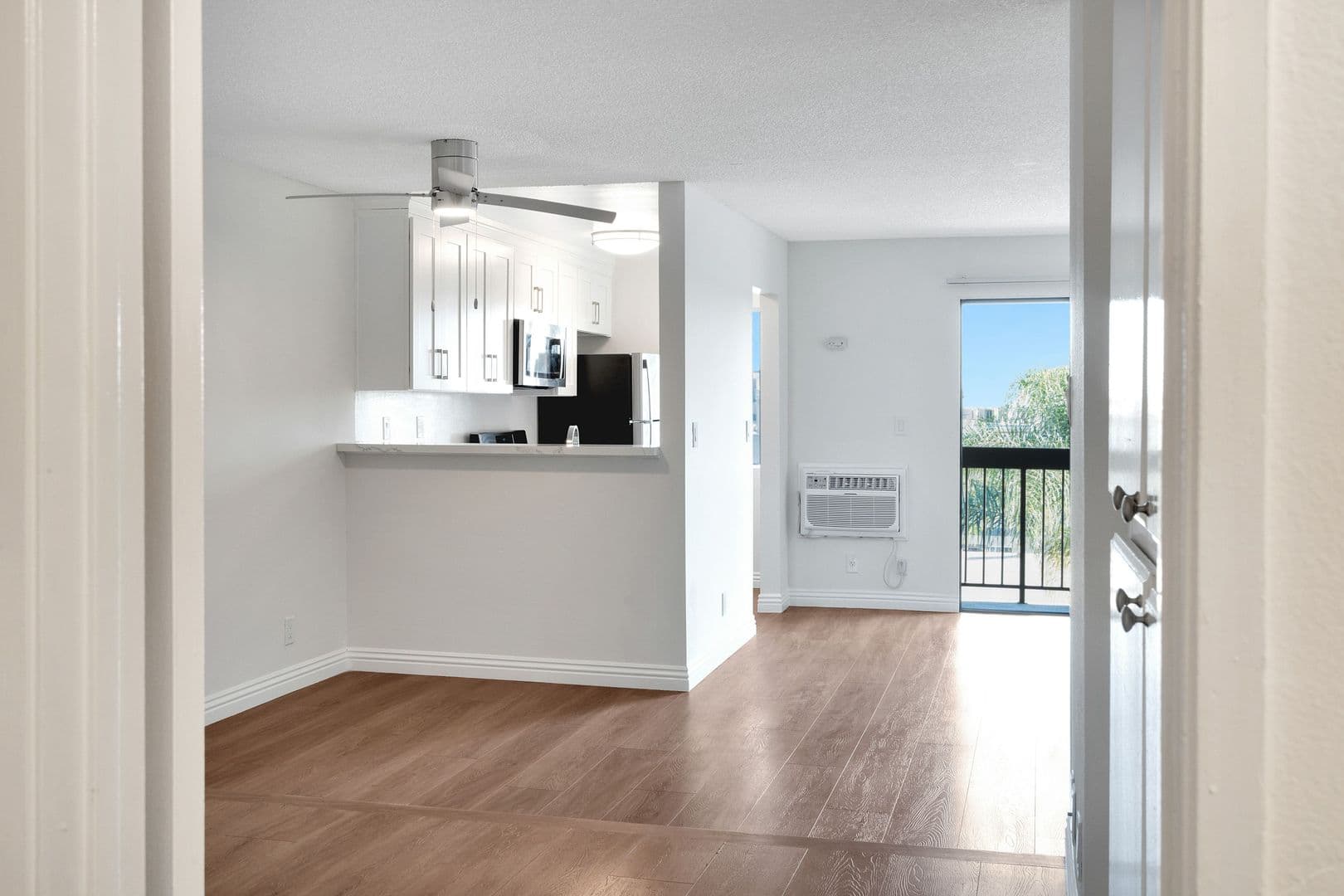 Los Angeles Apartment: 1255 N Orange Dr